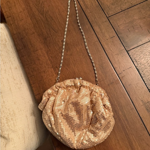 Glamorous Gold Sequin Clutch - Picture 1 of 5